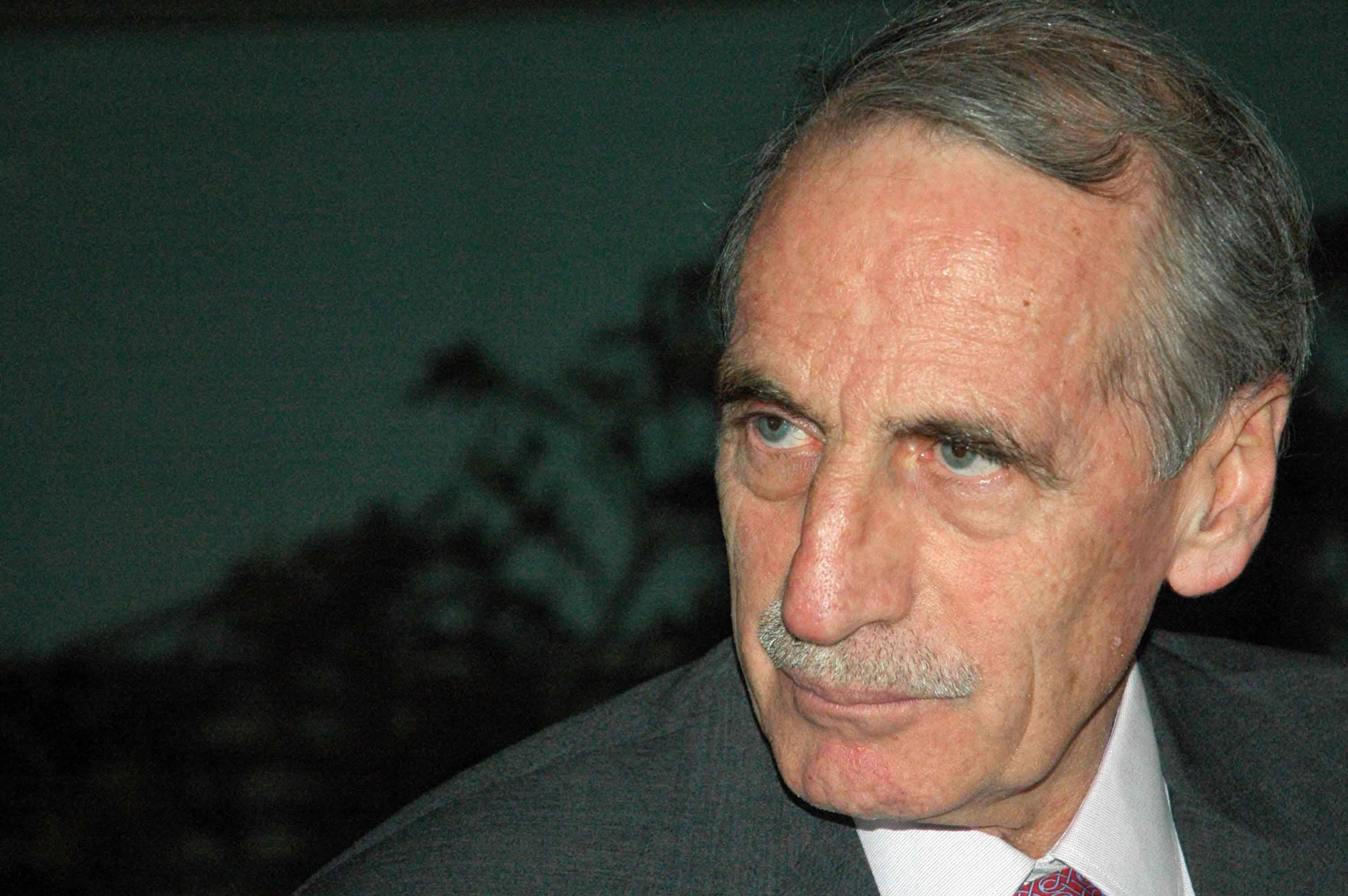 عيون وآذان (ترامب خطر ماثل على سورية)