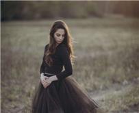 ثورة الفتيات على فستان الزفاف الأبيض: "الأسود يليق بنا"