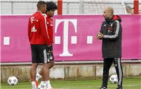 دانتي مُهاجمًا جوارديولا: لا يجيد التواصل مع اللاعبين