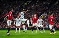 أبو تريكة يربح رهانه.. فيديو | محمد صلاح يسجل ومانشستر يونايتد ينتفض ضد ليفربول بثائية
