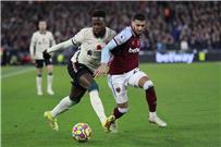 فيديو | تصرف سعيد بن رحمة يخطف أنظار جماهير وست هام بعد الفوز على ليفربول