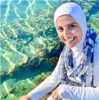 الفنانة حنان ترك تشعل مواقع التواصل الاجتماعي بعد ظهورها بالبوركيني