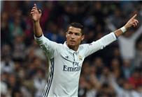 تصريحات.. أسطورة مانشستر يونايتد: كريستيانو "ذبح" في اليونايتد.. وهذا ما جعل منه رجلاً